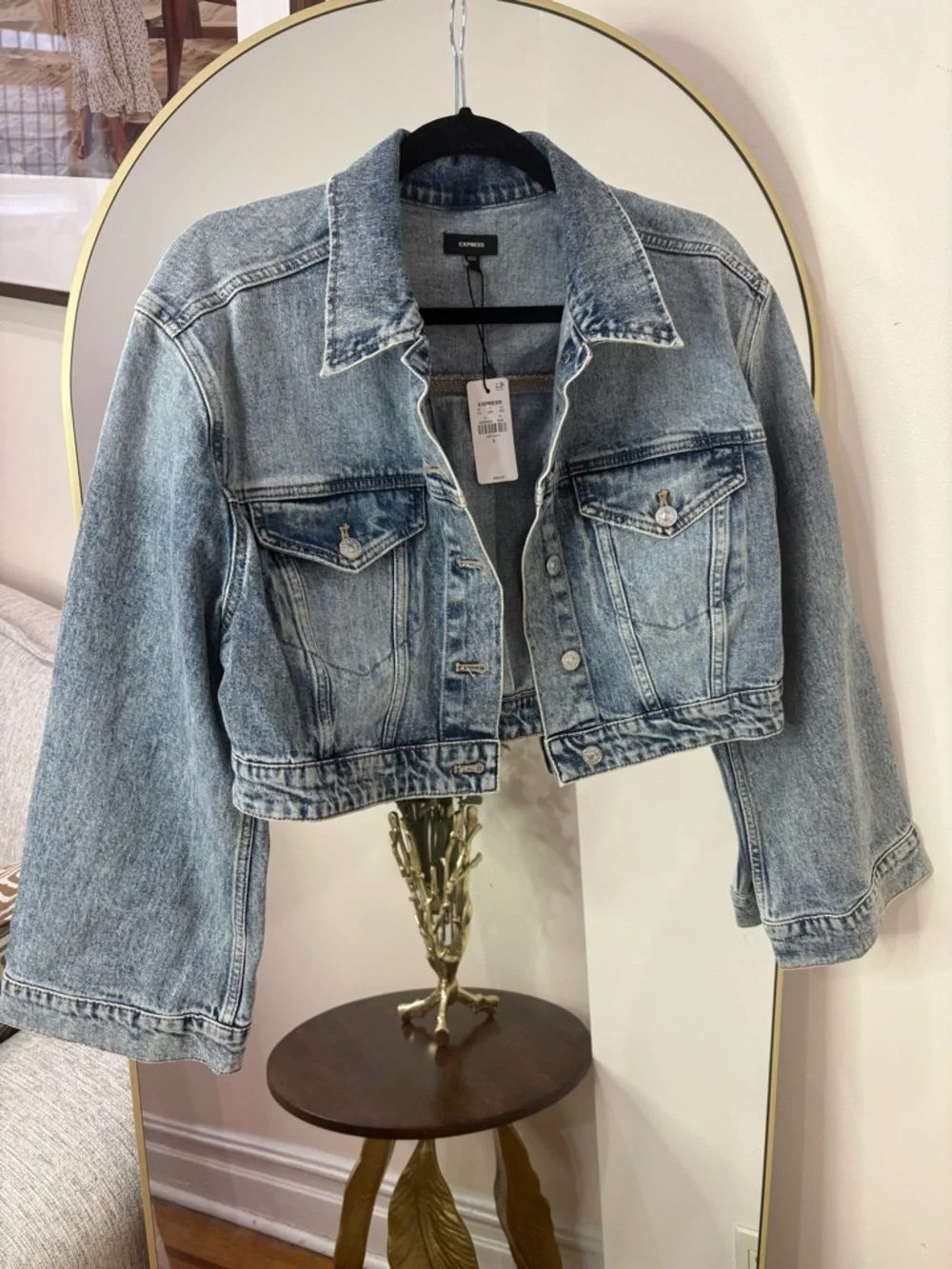 NWT EXPRESS Cropped Light Wash Denim Jacket WITH WIDE SLEEVES - Picture 3 of 7